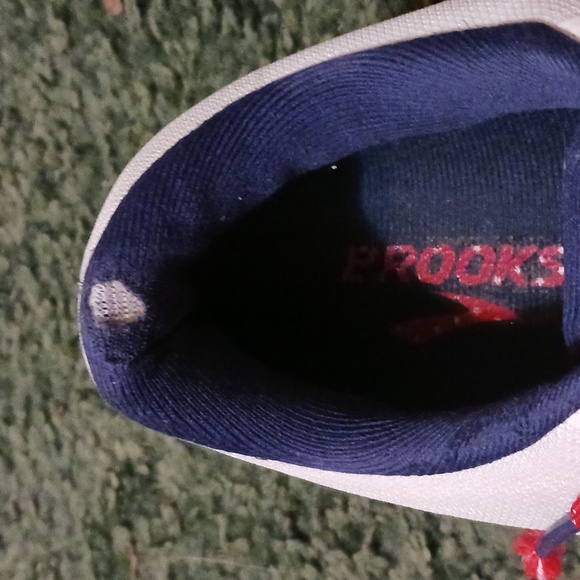 men's brooks running shoes. Used. - Picture 3 of 7